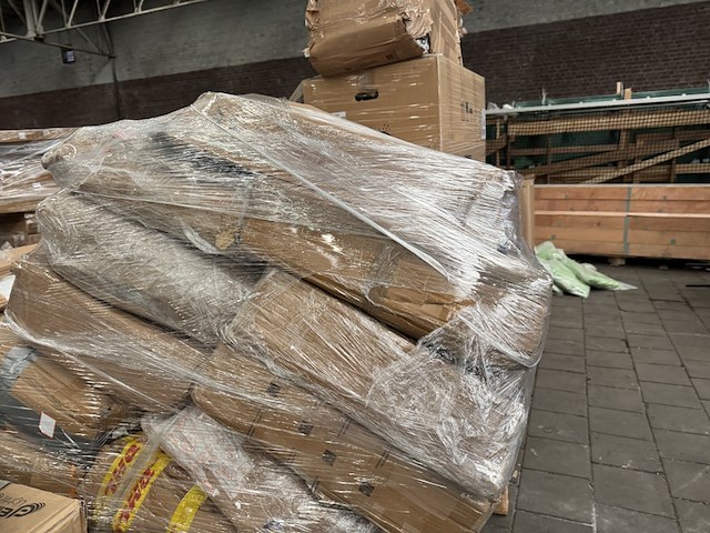 2x mix pallet retouren w.o. make-up tafels, wasmanden en stellingkasten - afbeelding 7 van  8