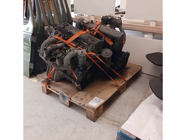 2x motor blokken (voor onderdellen)mercedes g klasse 300gd en 230ge - afbeelding 1 van  11