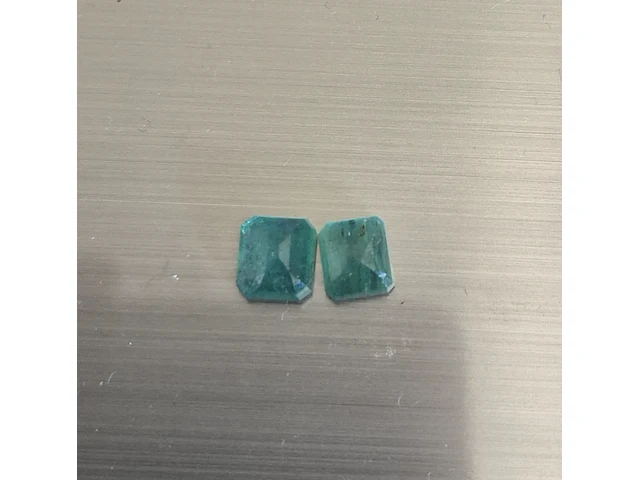 2x natuurlijke emerald - 2.70ct, groen - afbeelding 1 van  3