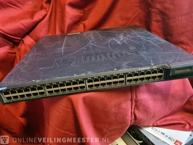 2x network switch juniper, ex4200 48 ports / 8poe, donkergrijs / antraciet - afbeelding 1 van  10