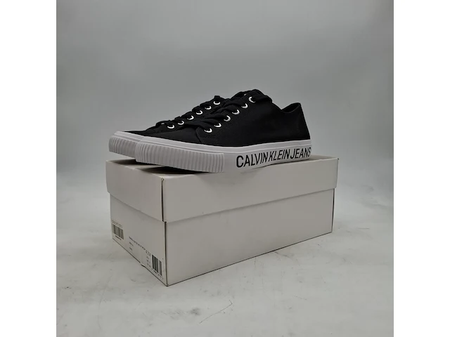 2x paar schoenen, maat 42, calvin klein - afbeelding 1 van  8