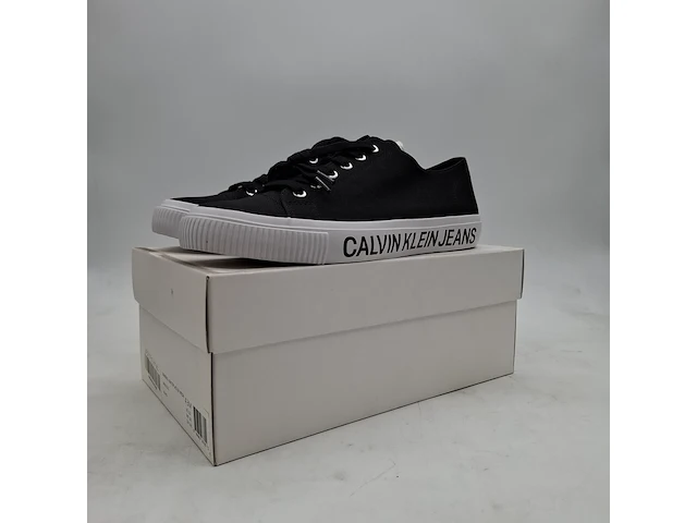 2x paar schoenen, maat 43, calvin klein - afbeelding 1 van  8