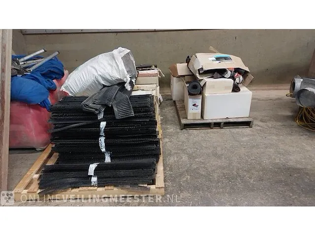 2x pallet vogelschroot en ondervorst - afbeelding 1 van  13
