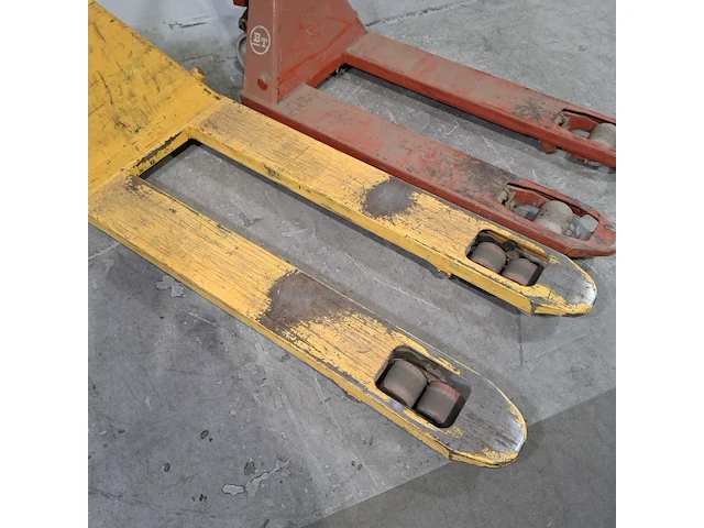 2x palletwagen, o.a. bt-lifter, o.a l2000/10 - afbeelding 10 van  15