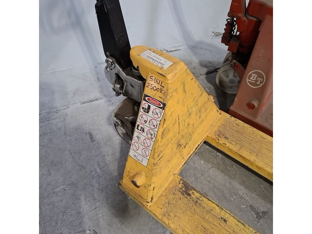 2x palletwagen, o.a. bt-lifter, o.a l2000/10 - afbeelding 11 van  15