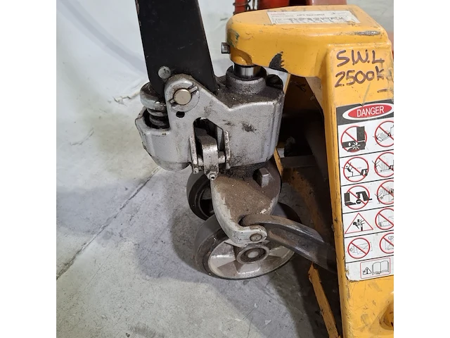 2x palletwagen, o.a. bt-lifter, o.a l2000/10 - afbeelding 12 van  15