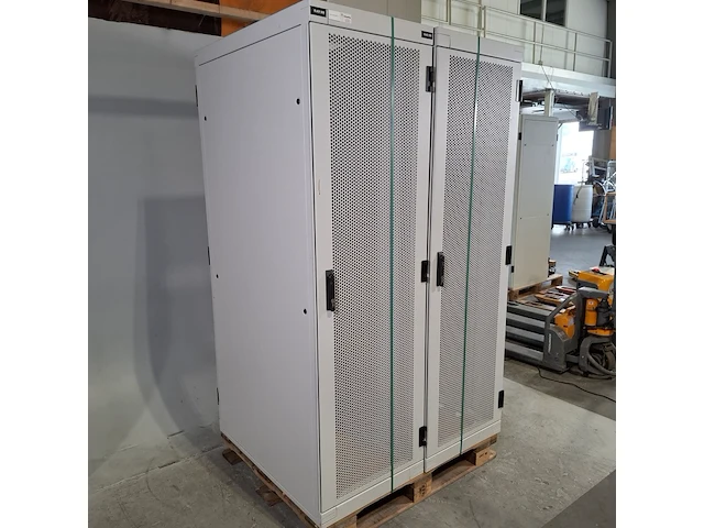 2x patchkast, o.a black box - afbeelding 2 van  7