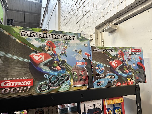 2x racebaan mario kart carrera - afbeelding 1 van  4