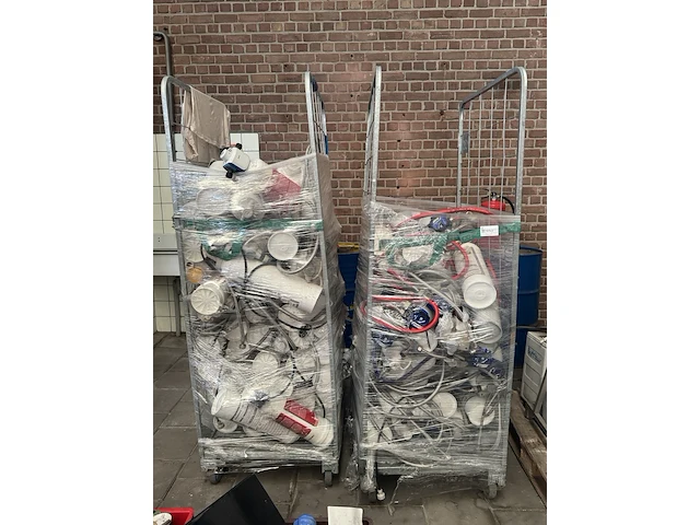 2x rolcontainer met waterfilters - afbeelding 1 van  6