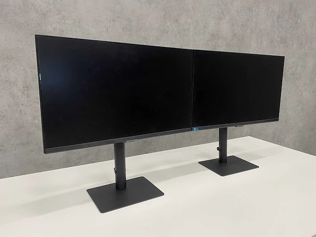 2x samsung s24a600ucu - 24" monitor op voet - dp, hdmi - afbeelding 1 van  15