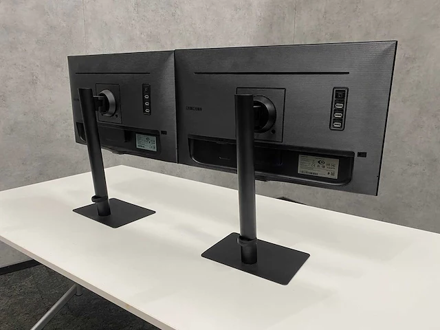2x samsung s24a600ucu - 24" monitor op voet - dp, hdmi - afbeelding 14 van  15