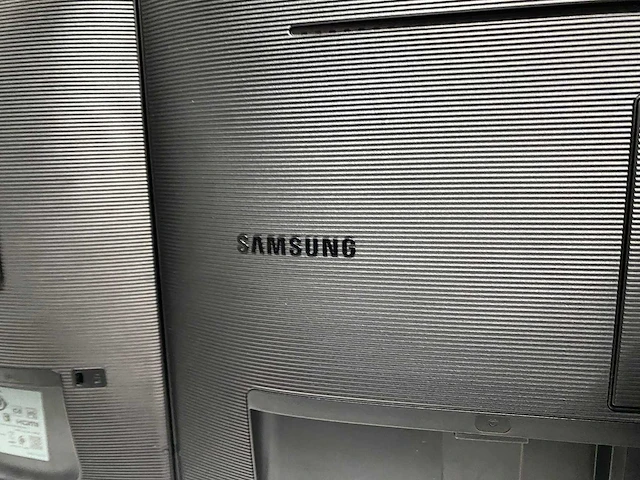 2x samsung s24a600ucu - 24" monitor op voet - dp, hdmi - afbeelding 2 van  15