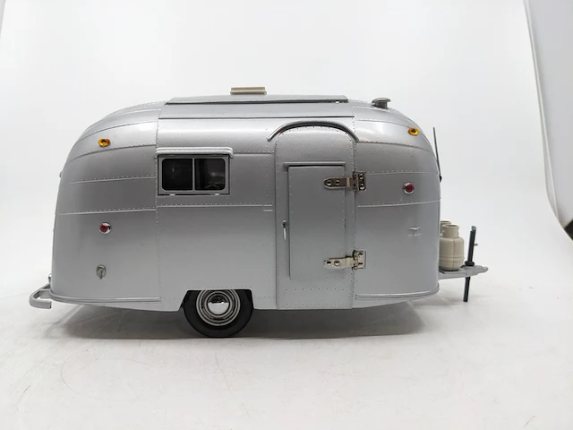 2x schaalmodel, auto en caravan o.a. motor city classics - afbeelding 3 van  20