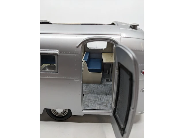 2x schaalmodel, auto en caravan o.a. motor city classics - afbeelding 10 van  20