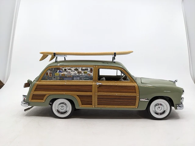 2x schaalmodel, auto en caravan o.a. motor city classics - afbeelding 12 van  20