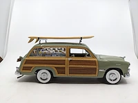 2x schaalmodel, auto en caravan o.a. motor city classics - afbeelding 12 van  20
