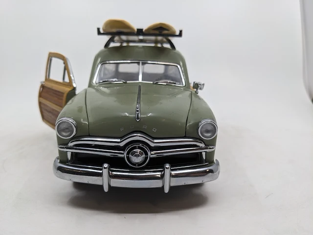 2x schaalmodel, auto en caravan o.a. motor city classics - afbeelding 16 van  20