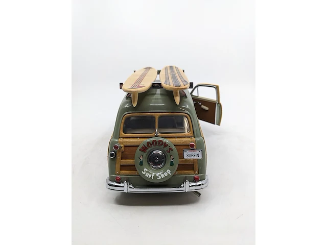2x schaalmodel, auto en caravan o.a. motor city classics - afbeelding 18 van  20