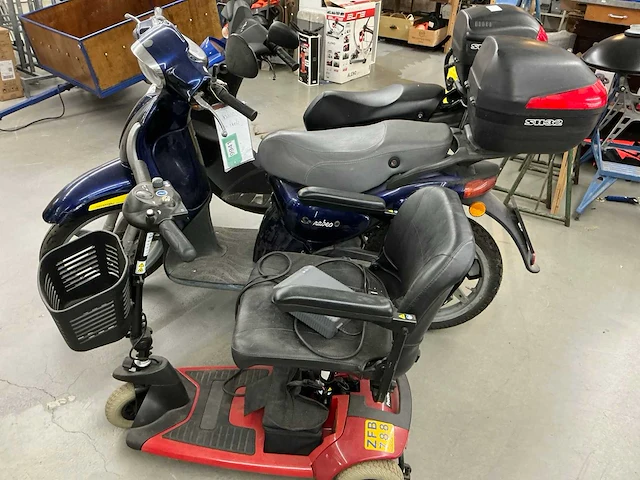 2x scooter en scootmobiel - afbeelding 1 van  17