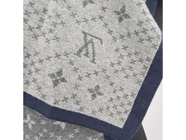 2x sjaal, louis vuitton - afbeelding 9 van  12