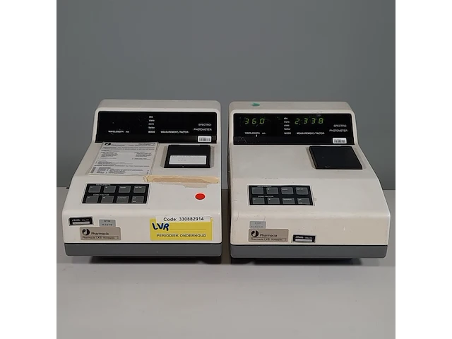 2x spectrometer, pharmacia, novaspec ii - afbeelding 1 van  11