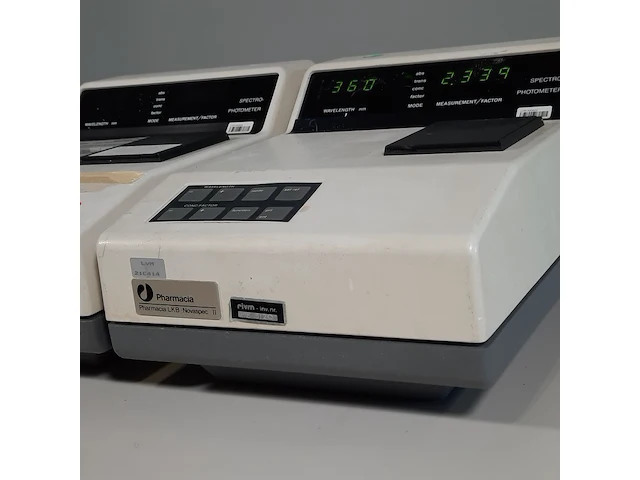 2x spectrometer, pharmacia, novaspec ii - afbeelding 6 van  11