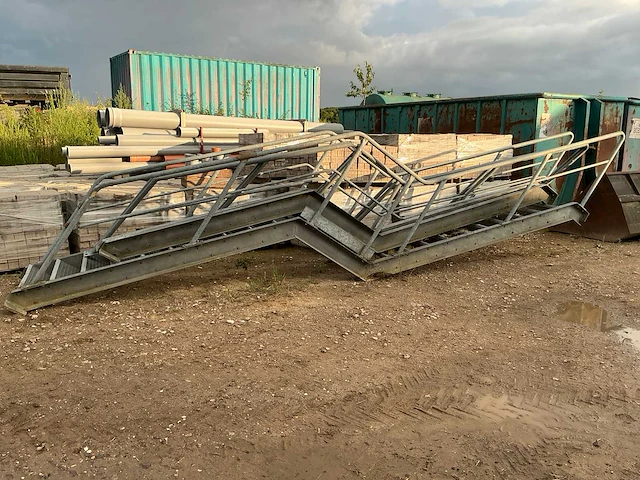 2x stalen trap. - afbeelding 1 van  10