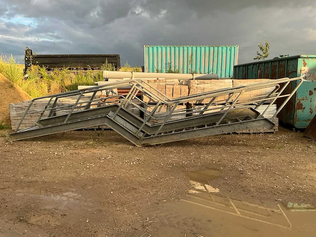 2x stalen trap. - afbeelding 3 van  10