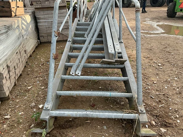 2x stalen trap. - afbeelding 8 van  10