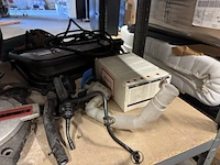 2x stelling met inhoud auto accessoires, onderdelen en gereedschap w.o. bosch, ruville, volkswagen, ferm - afbeelding 16 van  25