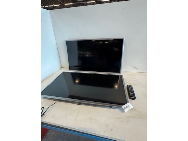 2x televisie 32 inch samsung, ue32k5670 - afbeelding 1 van  4