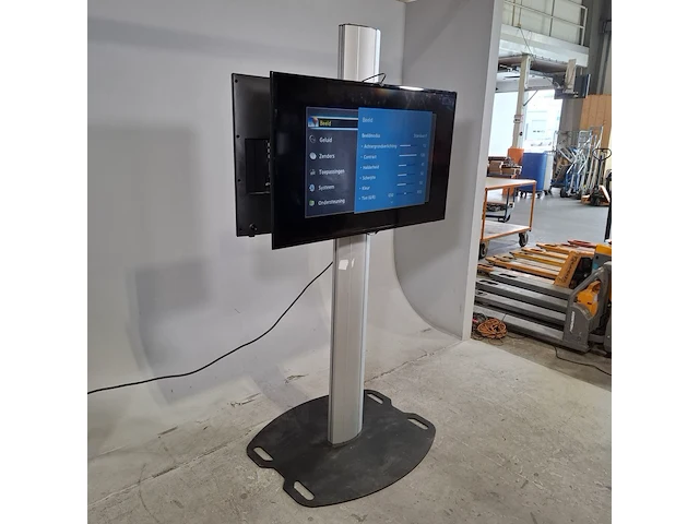 2x televisie op standaard , samsung, ue46f5000aw - afbeelding 3 van  10