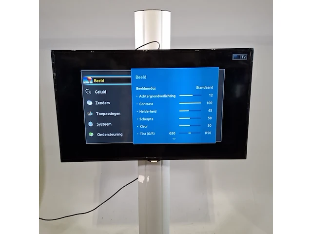 2x televisie op standaard , samsung, ue46f5000aw - afbeelding 6 van  10