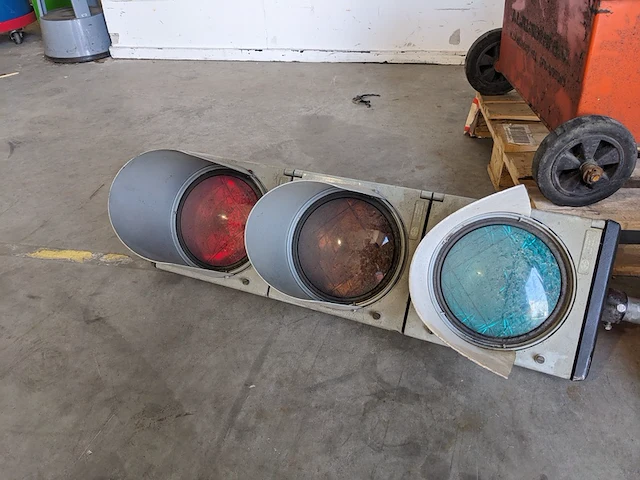 2x tijdelijke verkeersregelinstallatie - afbeelding 7 van  12