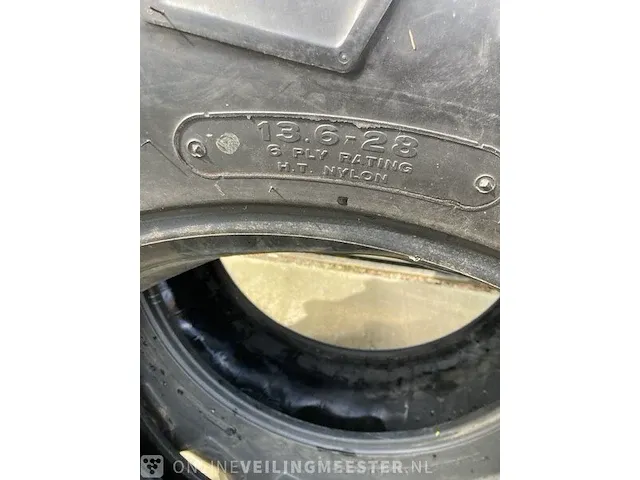 2x tractorbanden nieuw bridgestone, 13.6 x 28, zwart - afbeelding 2 van  4