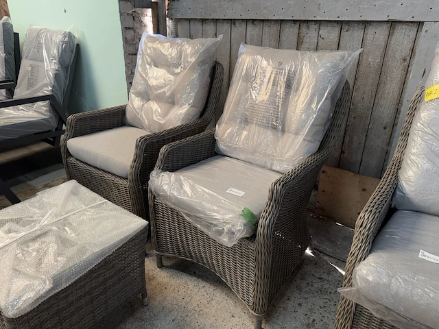 2x tuinstoel met kussens met 1x bijzettafel met glasplaat w.o. denza - afbeelding 3 van  7