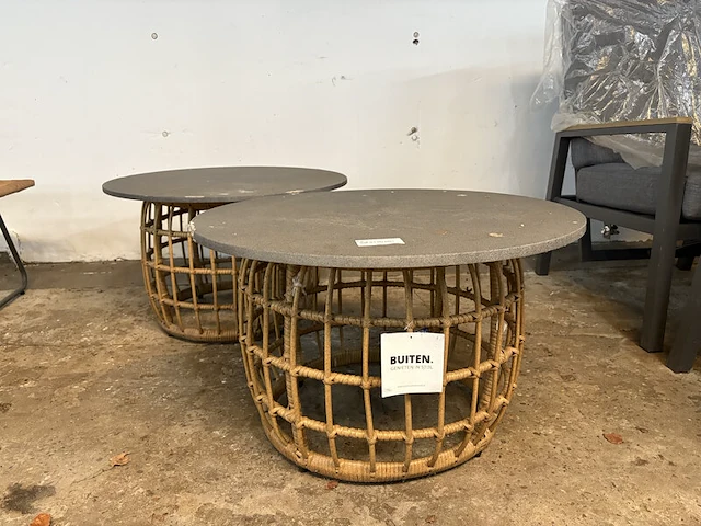 2x tuintafel, bijzettafel diameter 75 cm, buiten. - afbeelding 1 van  7