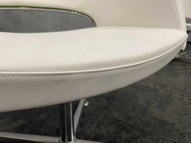 2x twinform - design fauteuil - wit leder/ groene stoffering - afbeelding 13 van  14