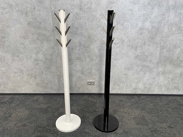 2x umbra flapper - design garderobe standaard - afbeelding 1 van  13