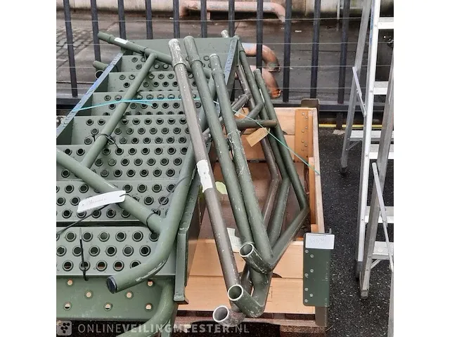 2x voertuig trap in onderdelen - afbeelding 5 van  6