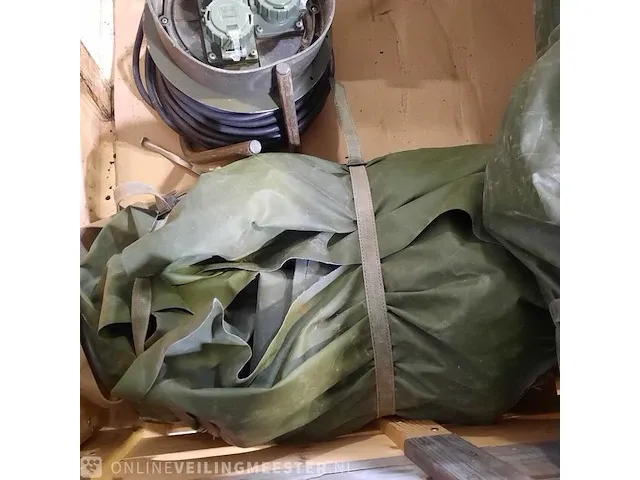 2x voertuigtrap, kabelhaspel en afdekzijl - afbeelding 2 van  14