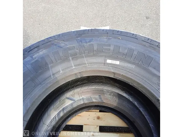 2x vrachtwagenband michelin, xzy-2 - afbeelding 1 van  4