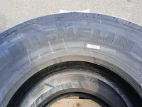 2x vrachtwagenband michelin, xzy-2 - afbeelding 1 van  4