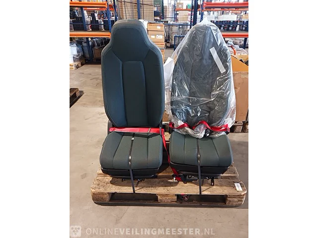 2x vrachtwagenstoel volvo - afbeelding 1 van  6