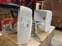 2x wastafel met kraan, 1x douchebak w.o. geberit - afbeelding 2 van  5