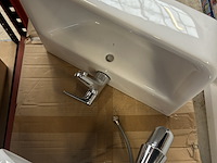 2x wastafel met kraan, 1x douchebak w.o. geberit - afbeelding 5 van  5