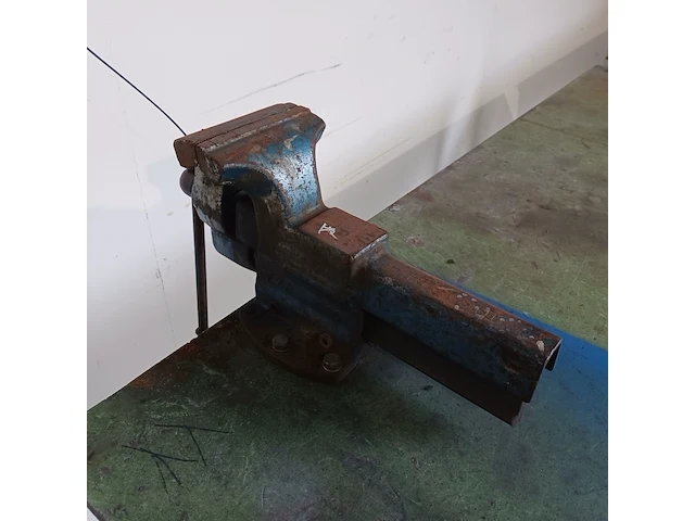 2x werkbank met bankschroef - afbeelding 6 van  15