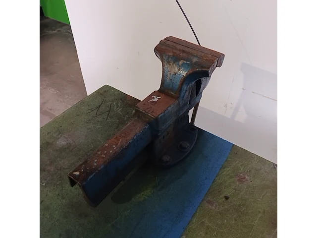 2x werkbank met bankschroef - afbeelding 7 van  15