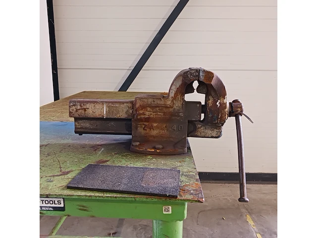 2x werkbank met bankschroef - afbeelding 13 van  15