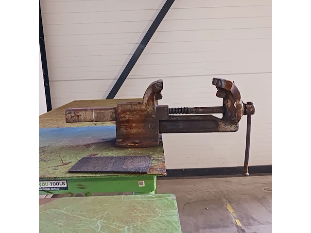 2x werkbank met bankschroef - afbeelding 14 van  15
